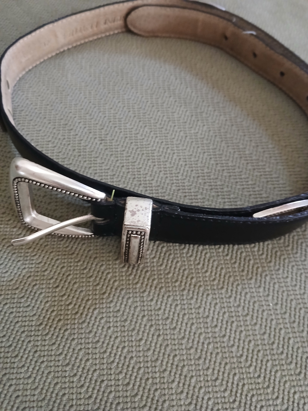 Black Leather Womenโs Belt Silver Buckle And Accents Size M/L Measures 38 In